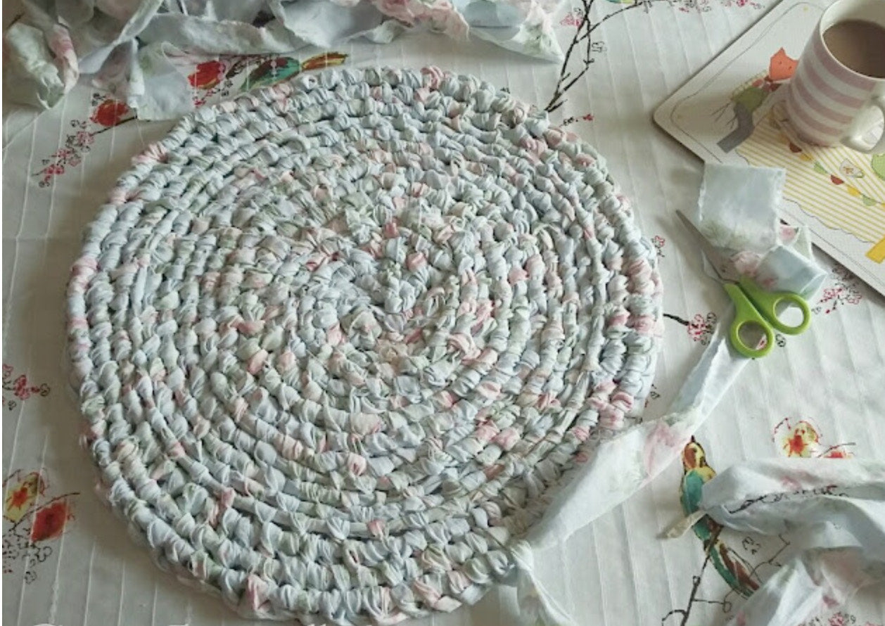 Amish Knot Rug Hot Pad (Round)